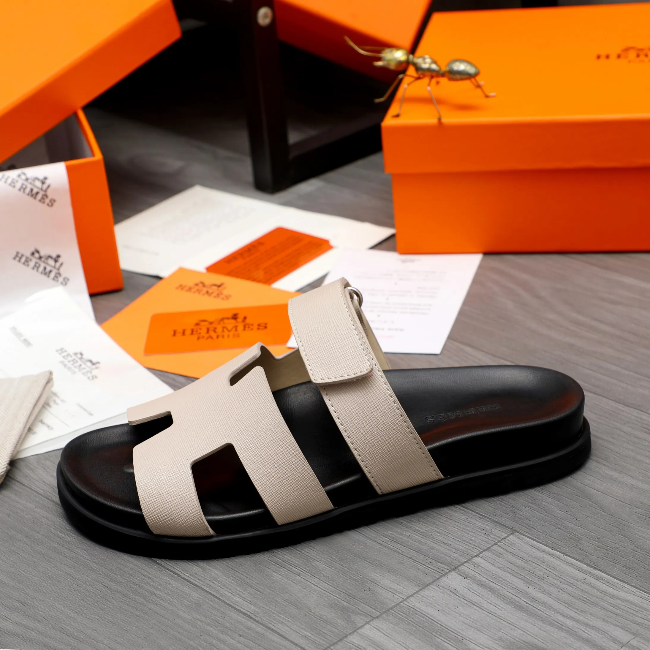 Men's shoes 💰340 Product trademark: Hermes "Hermes" Couple's slippers Regular size: 36-46 Product material: Selected vertical grain cowhide upper, microfiber lining, original outsole